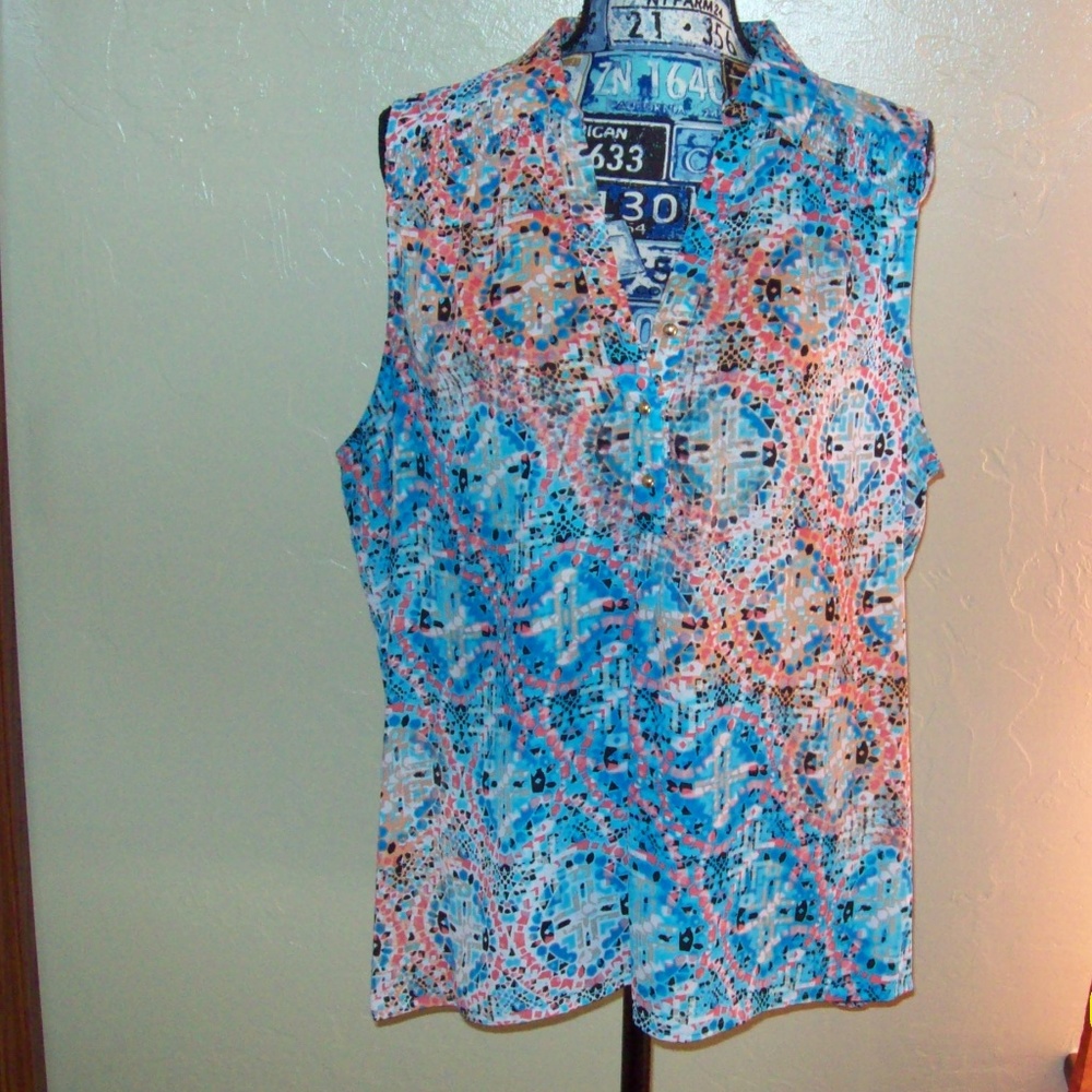 Dana Buchman Sleeveless button down blouse
